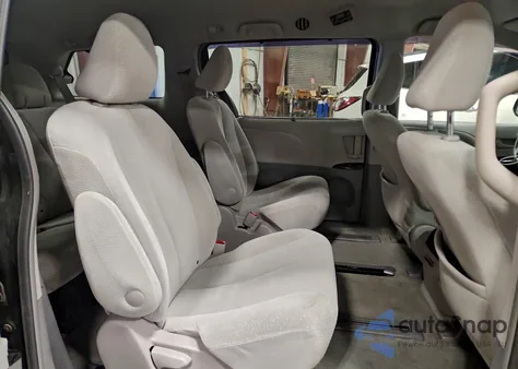 2014 Toyota Sienna Le z USA, uszkodzony, nr VIN 5TDJK3DC6ES088626